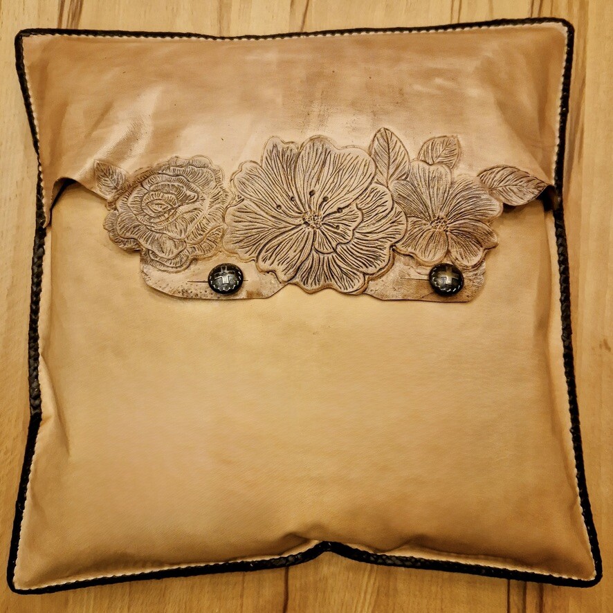 Sofakissen aus Schweizer Gitzileder